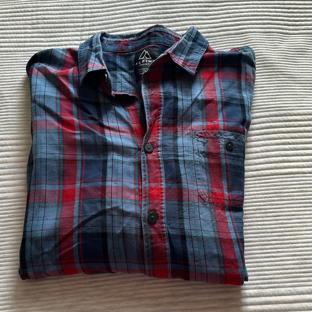 Men’s Alpine Design button down. 2XL. Excellent condition.